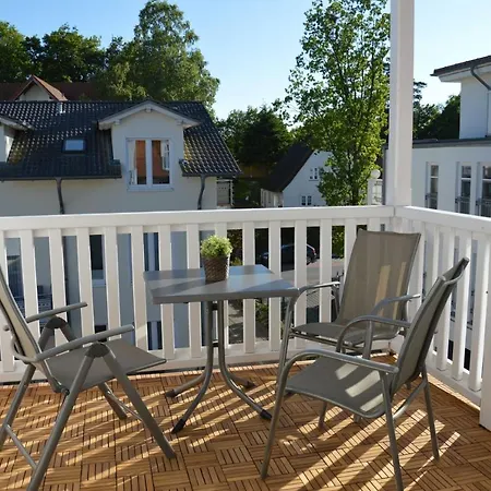 Strandnahe Mit Schwimmbad Im Haus, Liebeskind 80, * Binz