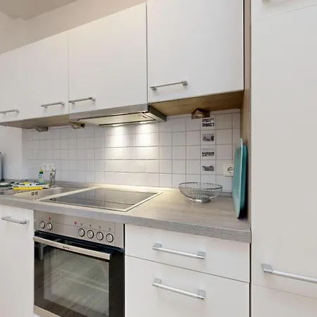 Apartment Strandnahe Mit Schwimmbad Im Haus, Liebeskind 80, *