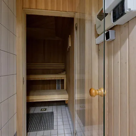 Strandnahe Mit Schwimmbad Im Haus, Liebeskind 80, * בינץ