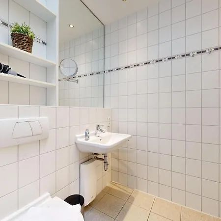 Strandnahe Mit Schwimmbad Im Haus, Liebeskind 80, *