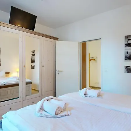 Strandnahe Mit Schwimmbad Im Haus, Liebeskind 80, Appartement Binz