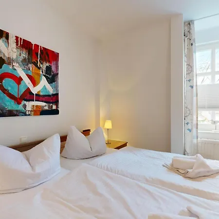 Strandnahe Mit Schwimmbad Im Haus, Liebeskind 80, Apartment