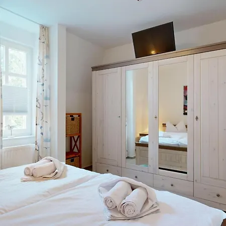 Strandnahe Mit Schwimmbad Im Haus, Liebeskind 80, *