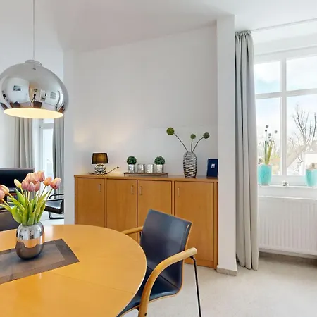 Strandnahe Mit Schwimmbad Im Haus, Liebeskind 80, Apartment Binz