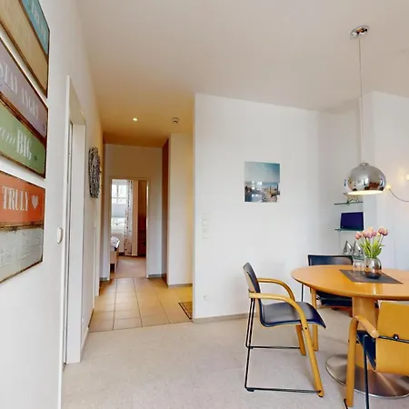 Strandnahe Mit Schwimmbad Im Haus, Liebeskind 80, * Binz