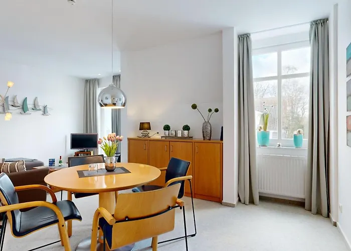 Strandnahe Mit Schwimmbad Im Haus, Liebeskind 80, * Binz