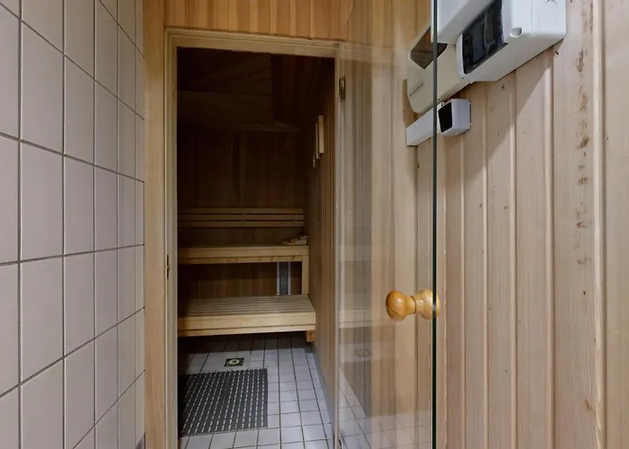 Strandnahe Mit Schwimmbad Im Haus, Liebeskind 80, * Binz