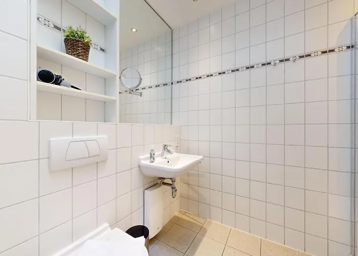 Strandnahe Mit Schwimmbad Im Haus, Liebeskind 80, *