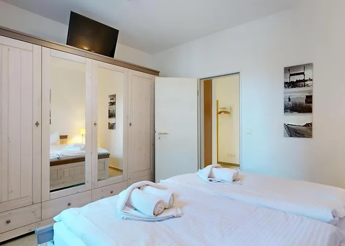 Strandnahe Mit Schwimmbad Im Haus, Liebeskind 80, Apartamento Binz