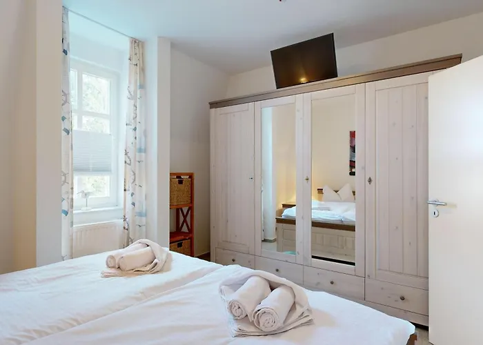 Strandnahe Mit Schwimmbad Im Haus, Liebeskind 80, *