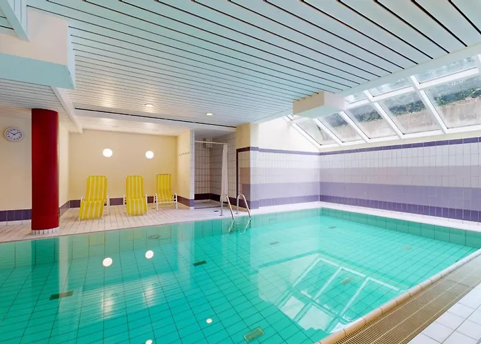 Strandnahe Mit Schwimmbad Im Haus, Liebeskind 80, Binz