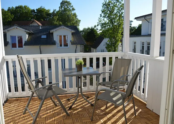 Strandnahe Mit Schwimmbad Im Haus, Liebeskind 80, * Binz